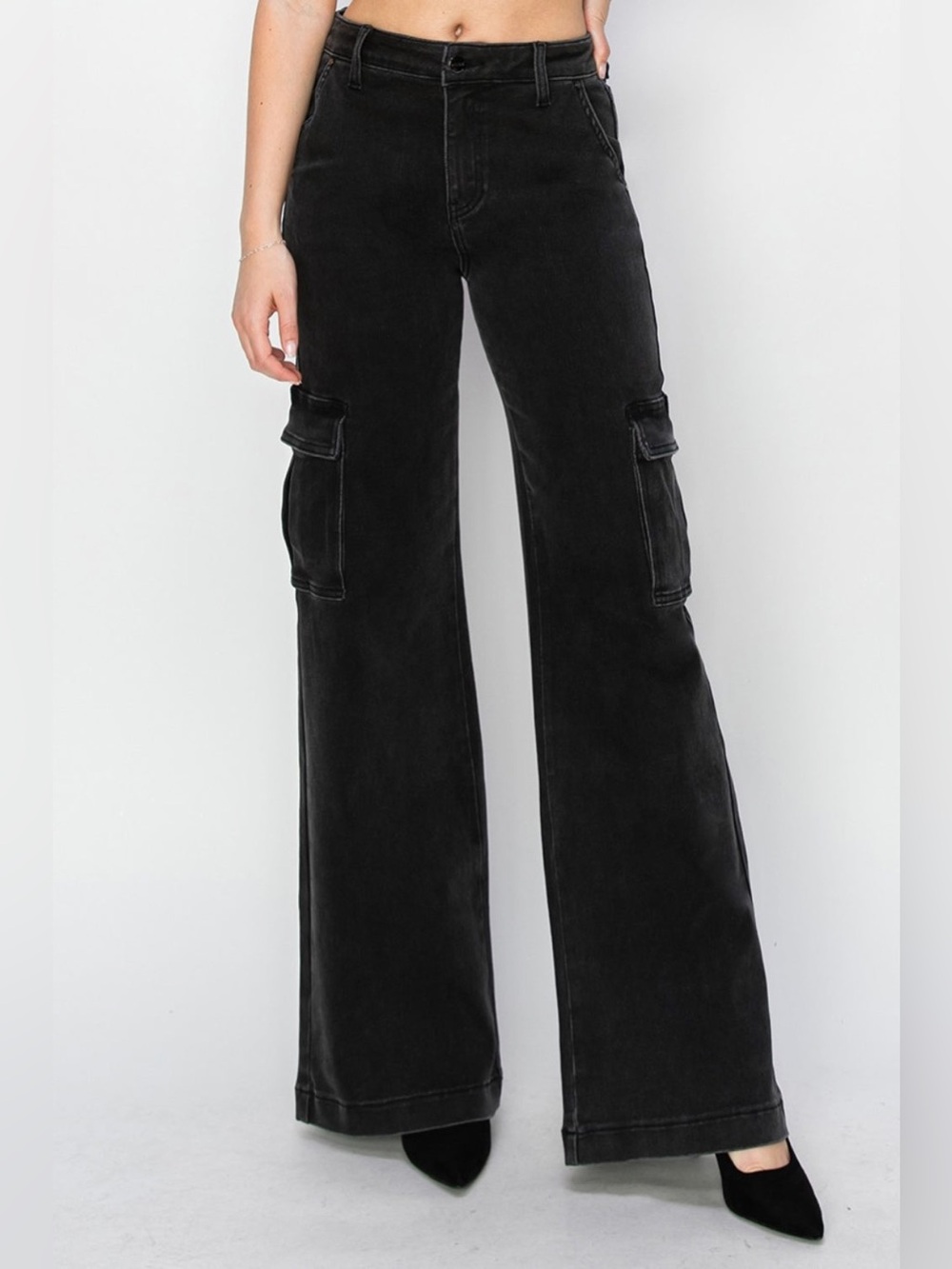 RISEN Going Big Time High Rise Cargo Jeans Size 13/31 Black NWT